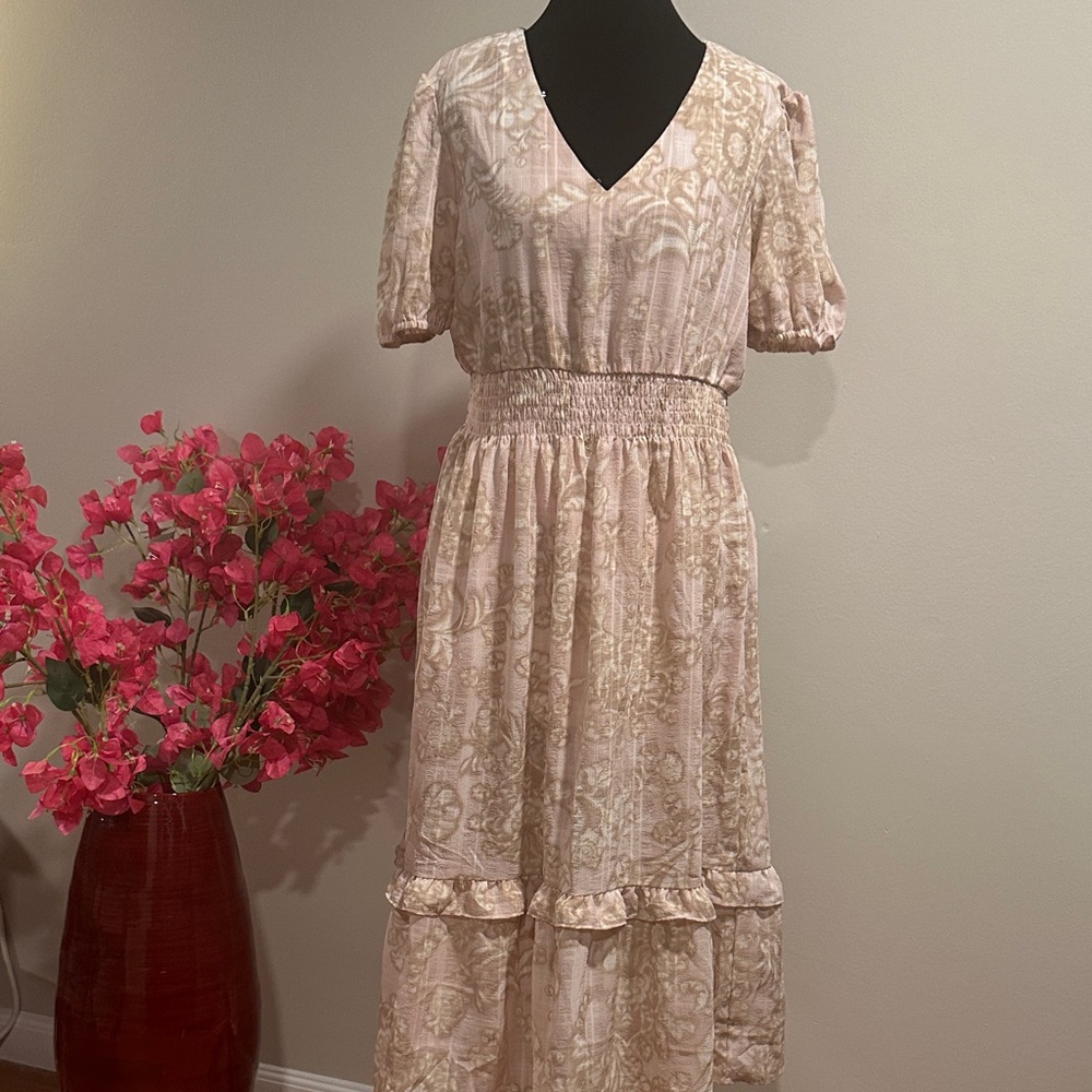 V-Neck Smocked Waist Maxi Dress in Pale Pink Paisley